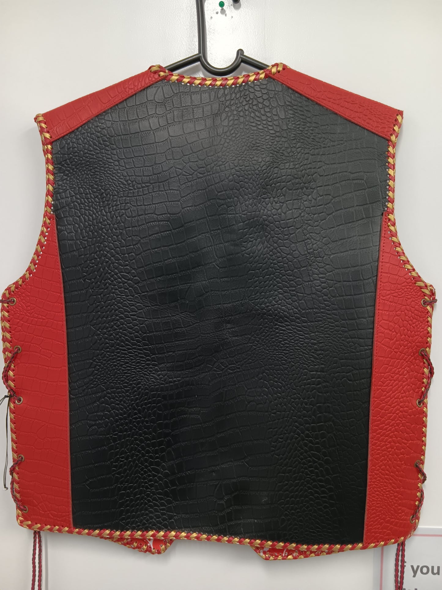 Red/black vest