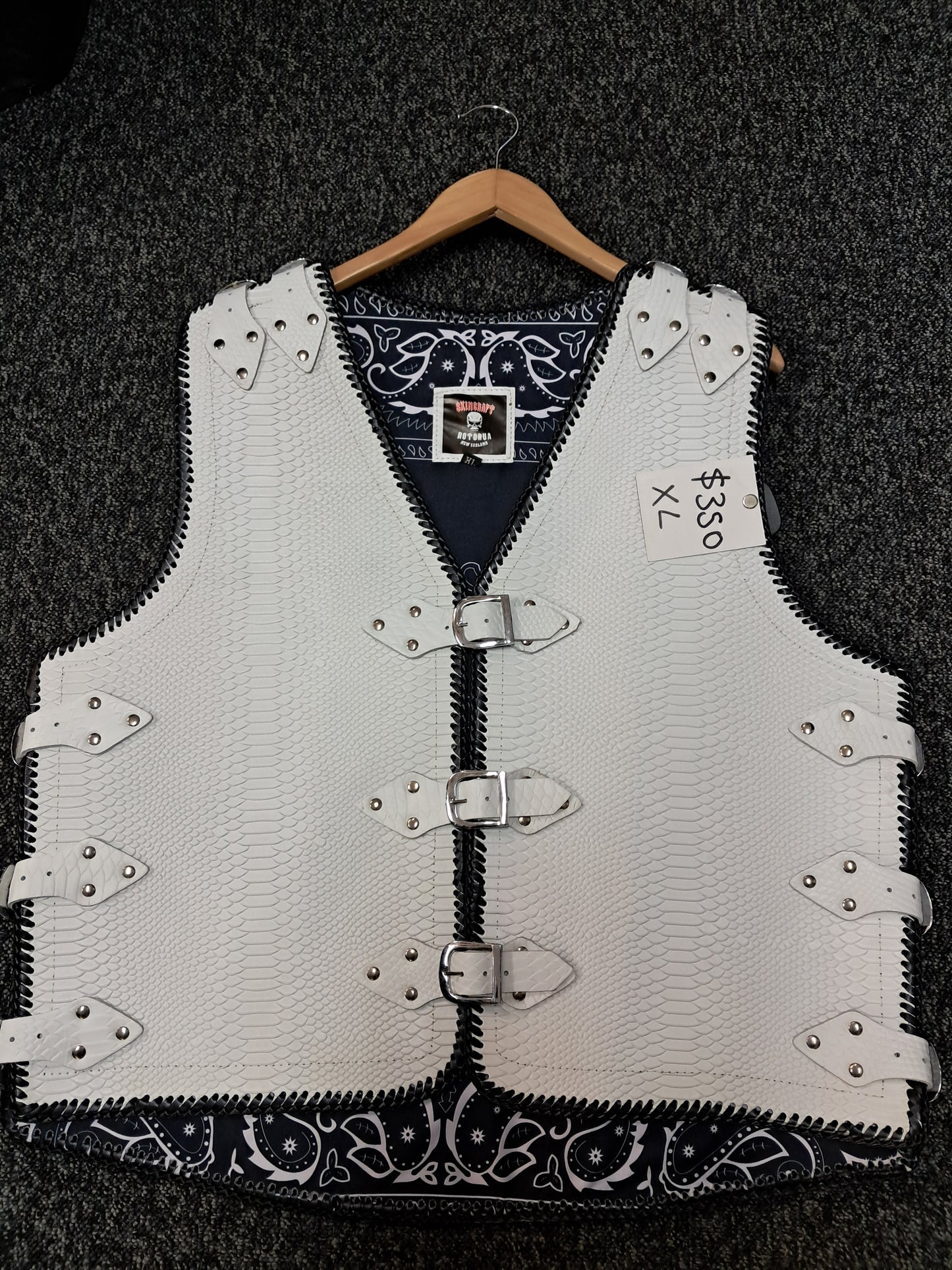 Vest - Snake print White w/blue trim