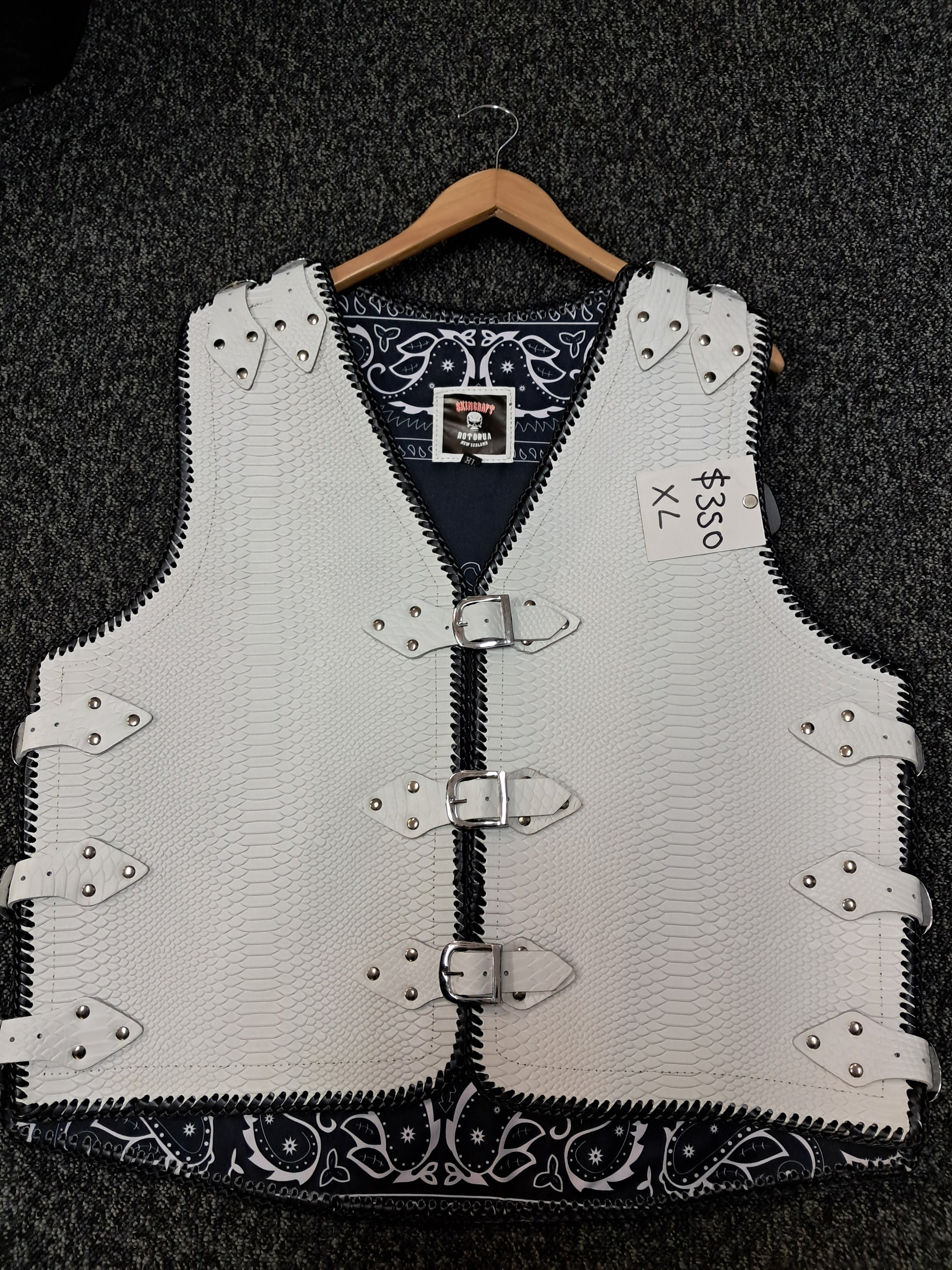 Vest - Snake print White w/blue trim