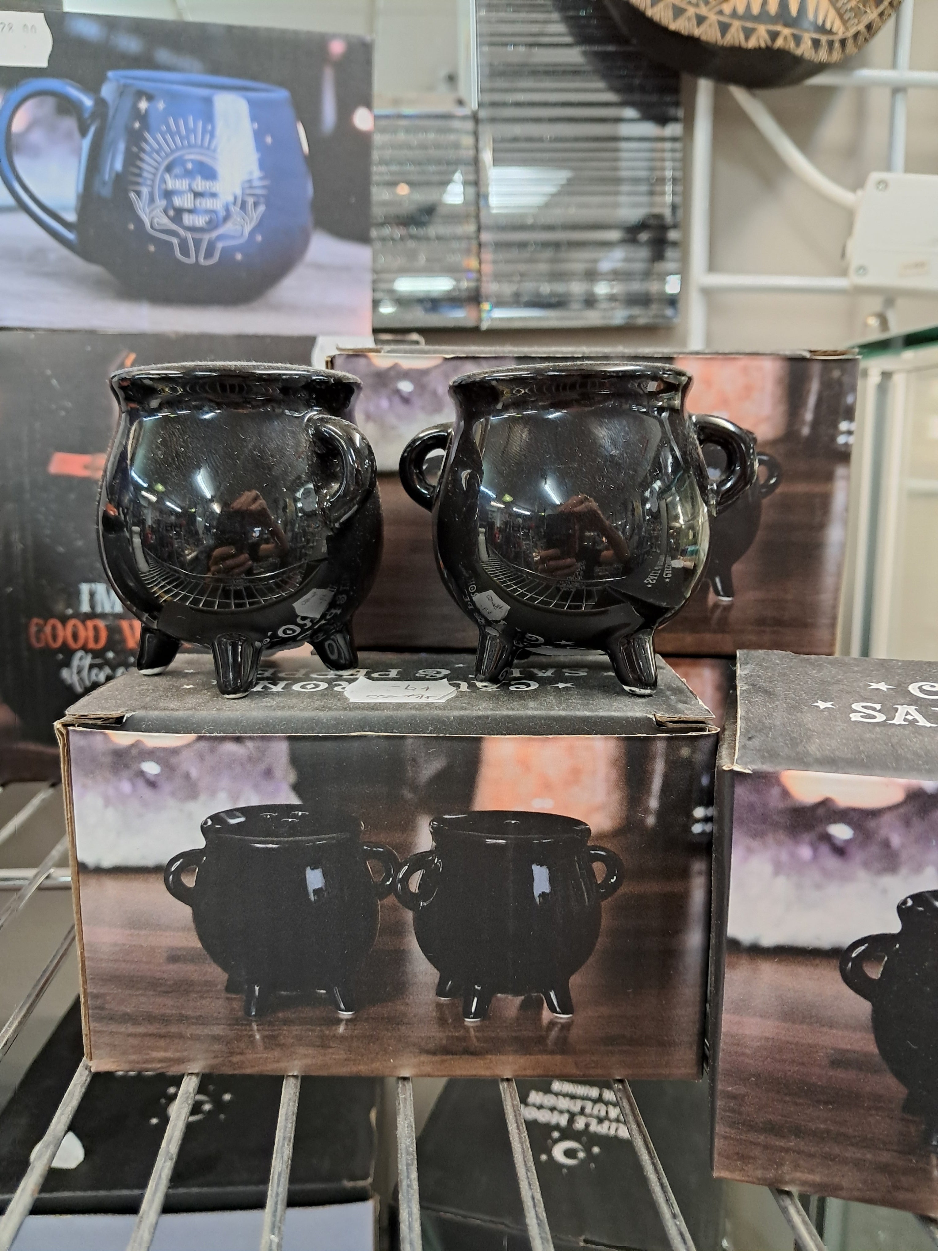 Cauldron salt & pepper shakers