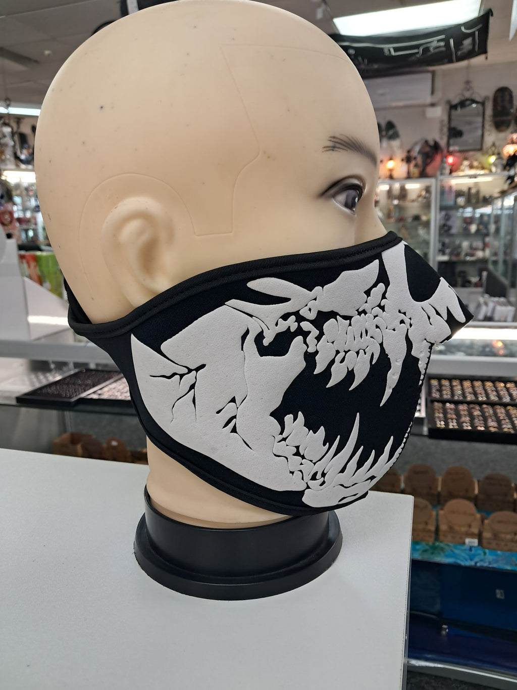 Motorcycle facemask