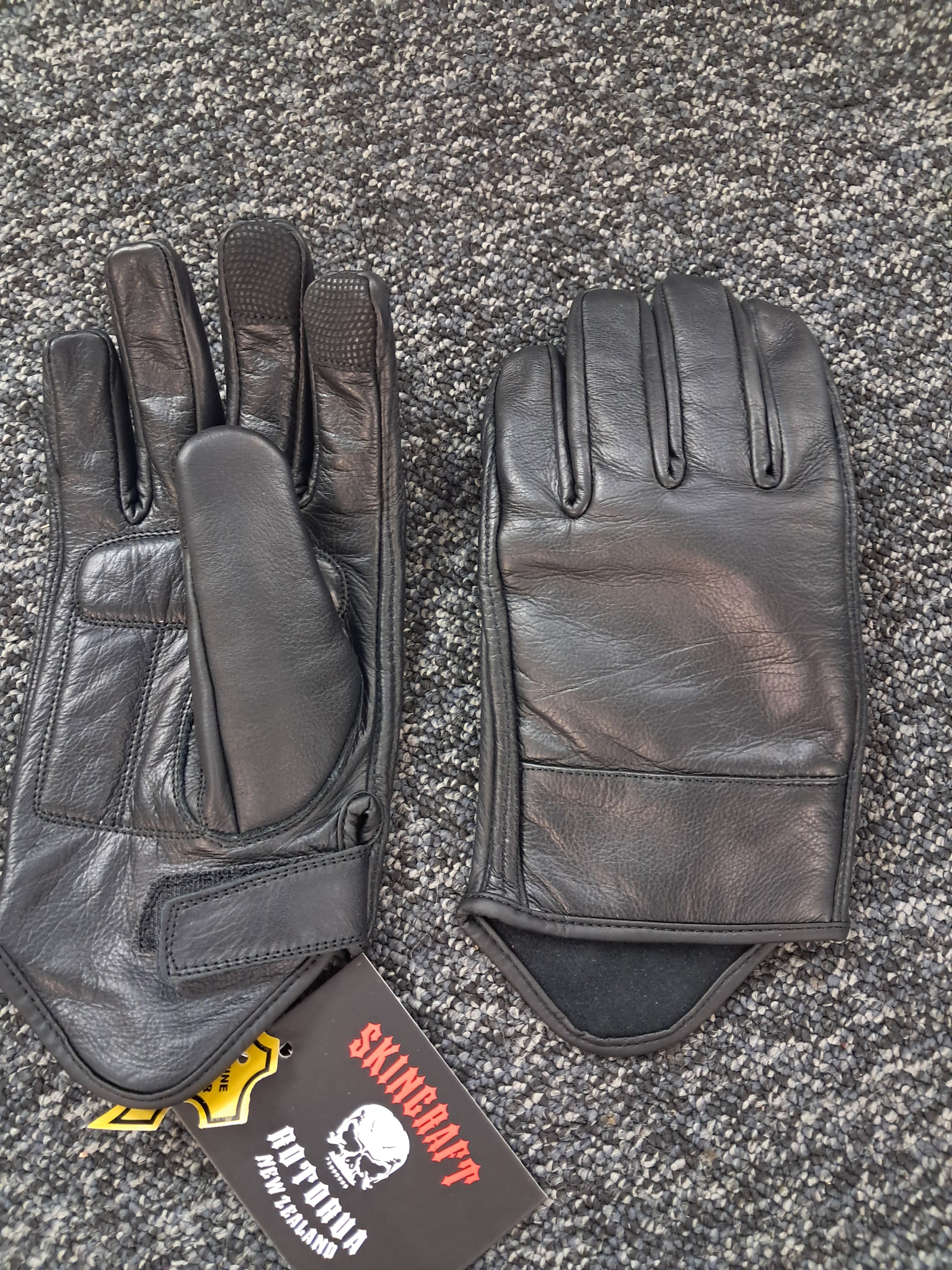 Leather gloves